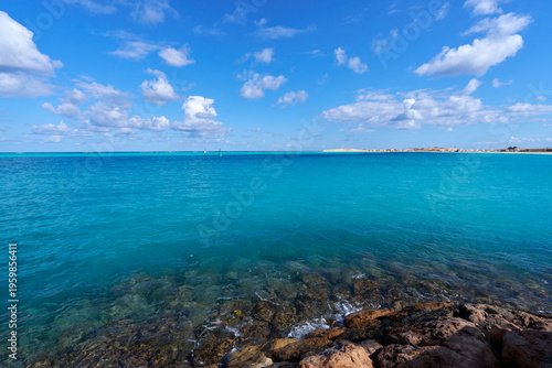 Valokuva Turquoise Mediterranean Sea with rocky shore in Marsa Matruh, Egypt