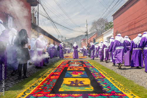Φωτογραφία Colorful sawdust carpet during Semana Santa procession in Antigua Guatemala with