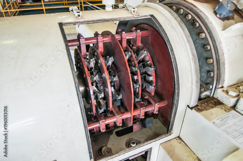 Excitador electrico de corriente continua con escobillas y porta escobillas de un generador electrico de potencia de 110 mega watts en planta geotermoelectrica en MEXICO.