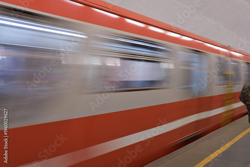 Konstfotografi Conveying Sense Of Urgency Through Speeding Subway With Stark Lighting And Urban
