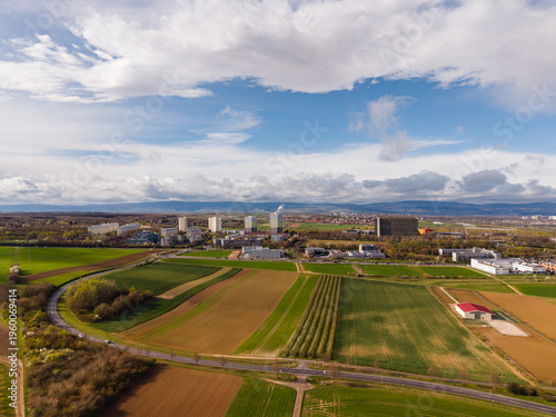 Wallpaper Mural Lerchenberg (März 2026) Torontodigital.ca