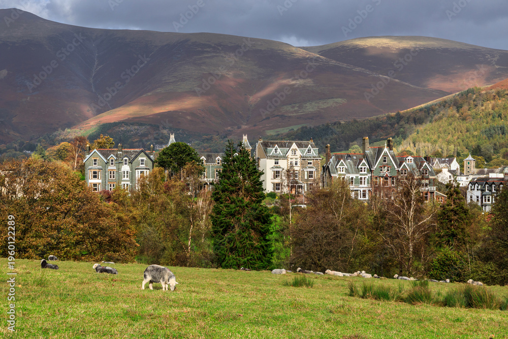 Fototapeta premium Beautiful scenery of Keswick town with mountains in England, UK