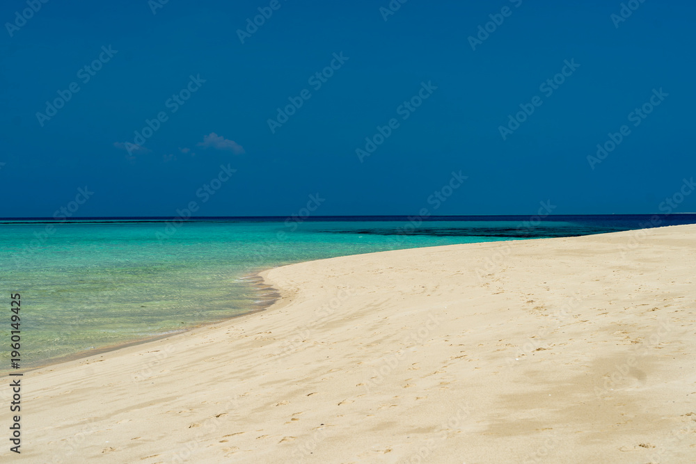 Obraz premium Tanzania, Zanzibar, Nyange Island - 4 December 2025 - The infinite stretch of white sand meeting the turquoise shades of the ocean