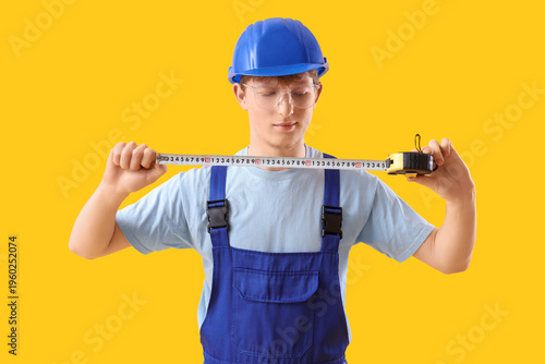 Young male construction wor...