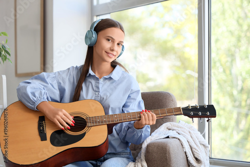 Teenage girl with headphone...