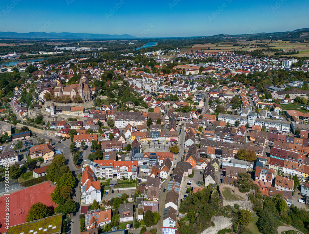 Obraz premium An aerial panorama view beside the old town of the city Breisach in Germany on a sunny summer day. 