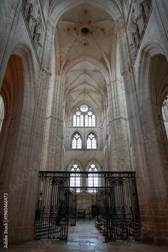 фотографія Soaring Gothic vaults and interior architecture of Saint-Germain Abbey in Auxerr