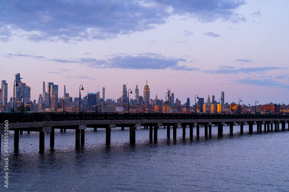 Fototapeta premium Manhattan skyline, New York, United States. Panorama view of New York city skyscrapers in Manhattan. USA NYC. American big city. Lower NYC skyline. New York cityscape. America, New York City.