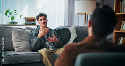 Foto Conversation, sofa and man with psychologist in office for advice, help or life coaching session