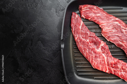 Fotografía Closeup raw beef premium steak on grill pan showing texture and grain, uncooked