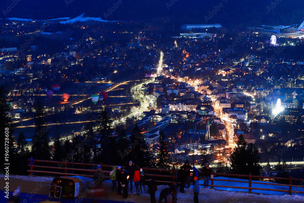 Obraz premium ZAKOPANE, POLAND - MARCH 21, 2026: Aerial night view of Zakopane city.