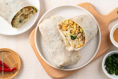 Delicious popiah, lumpia, Taiwanese spring roll food.