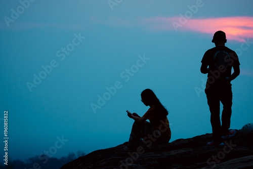 Silhouette sunset couple sm...