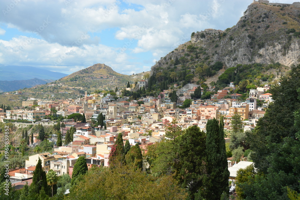 Obraz premium イタリア シチリア島タオルミーナのギリシャ劇場