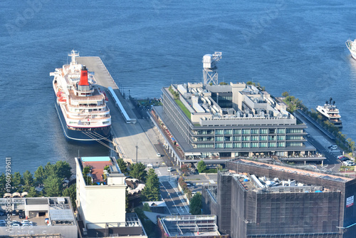 横浜ふ頭ターミナルに入港の大型客船