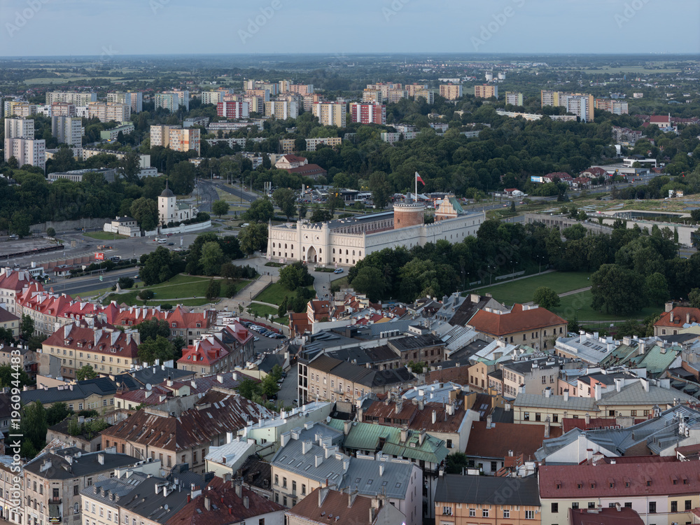 Obraz premium Panorama z powietrza Starego Miasta w Lublinie z Wieżą Trynitarską i zabytkową architekturą