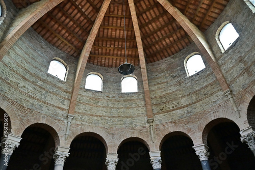 Billede på lærred Perugia, interno del Tempio di San Michele Arcangelo, Umbria, Italia