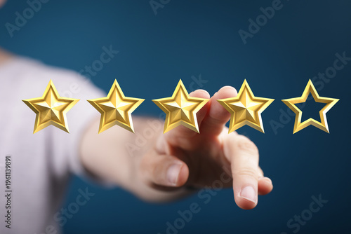 Canvastavla Hand touching a golden star to rate the services