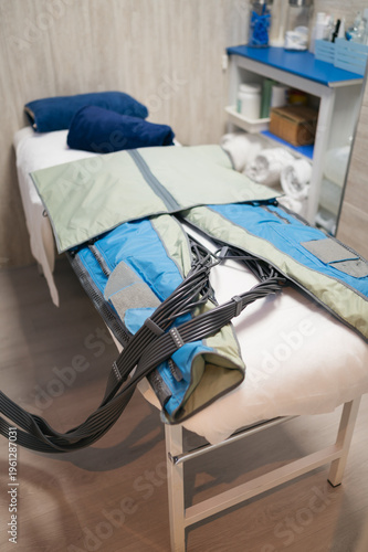 Konstfotografi Pressotherapy bodysuit for lymphatic drainage treatment on a clinic bed