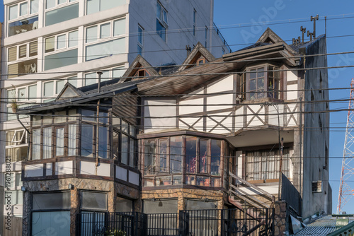 Φωτογραφία quaint traditional building on uphill street,  Ushuaia, Argentina