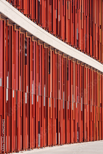 Detalle arquitectura construcción en rojo