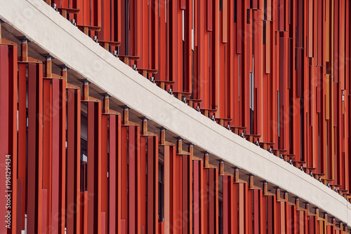 Detalle arquitectura construcción en rojo