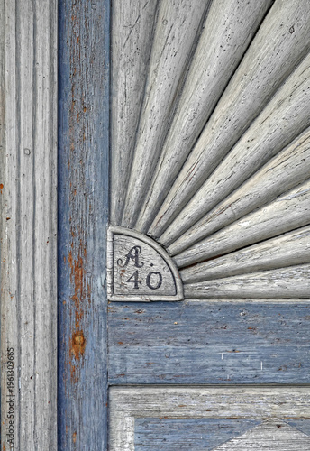Details an einem historischen Hoftor - details on a wooden door of a historic farmhouse