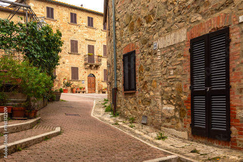 Tableau sur toile Old town street in Castiglione d'Orcia, Tuscany, Italy.