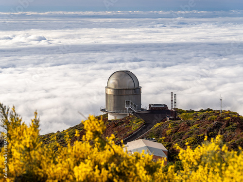 Bild auf Leinwand Observatory dome above clouds at roque de los muchachos