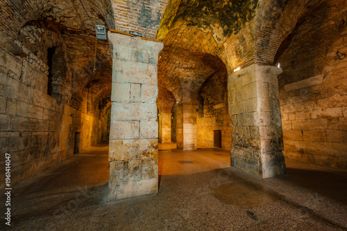 Φωτογραφία Ancient narrow passages underground and stone alleys within the walls of Diocletian's Palace, a UNESCO World Heritage site in Split, Croatia