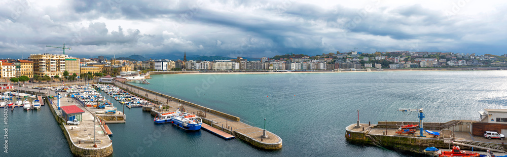 Fototapeta premium panorama of the city of San Sebastian Spain