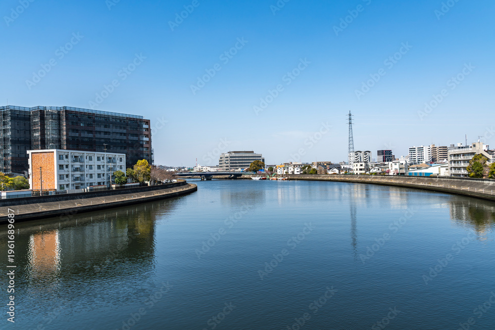 Fototapeta premium 神奈川県を流れる鶴見川の風景