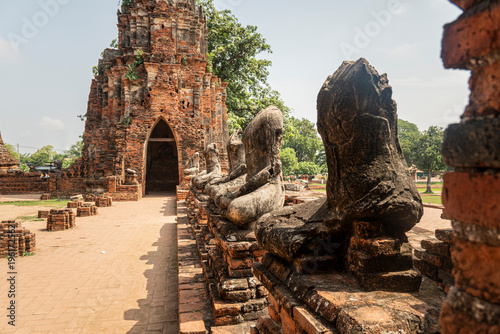 Slika na platnu Ancient buddha is broken,old Buddha meditation, Buddha statue has destroy, no head Buddha statue