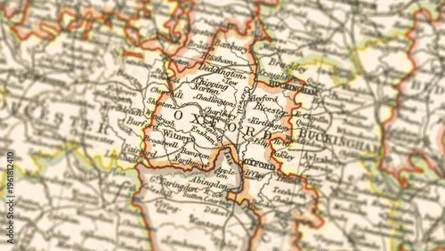 Fotografia Macro View of Vintage Map Highlighting Oxfordshire England with Detailed Regiona