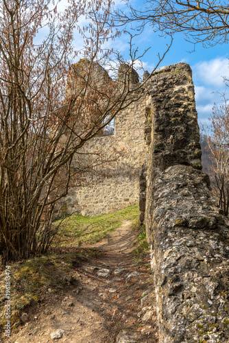 Burgruine Niederhaus bei Ederheim im Ries, Bayern