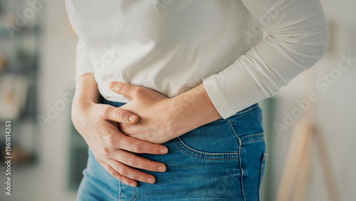 Quadro su tela Young woman with stomach ache