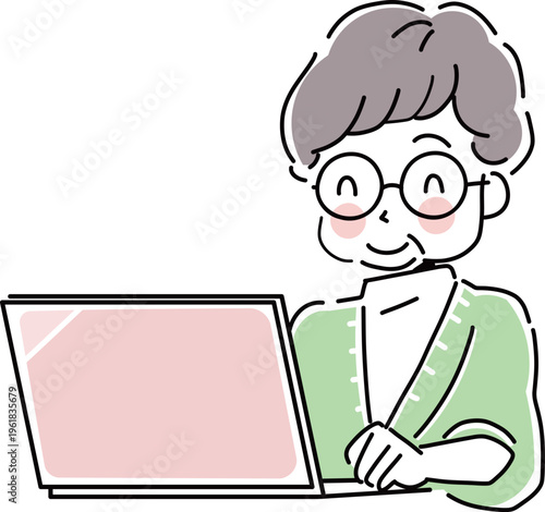 ノートパソコンを笑顔で操作するシニア女性