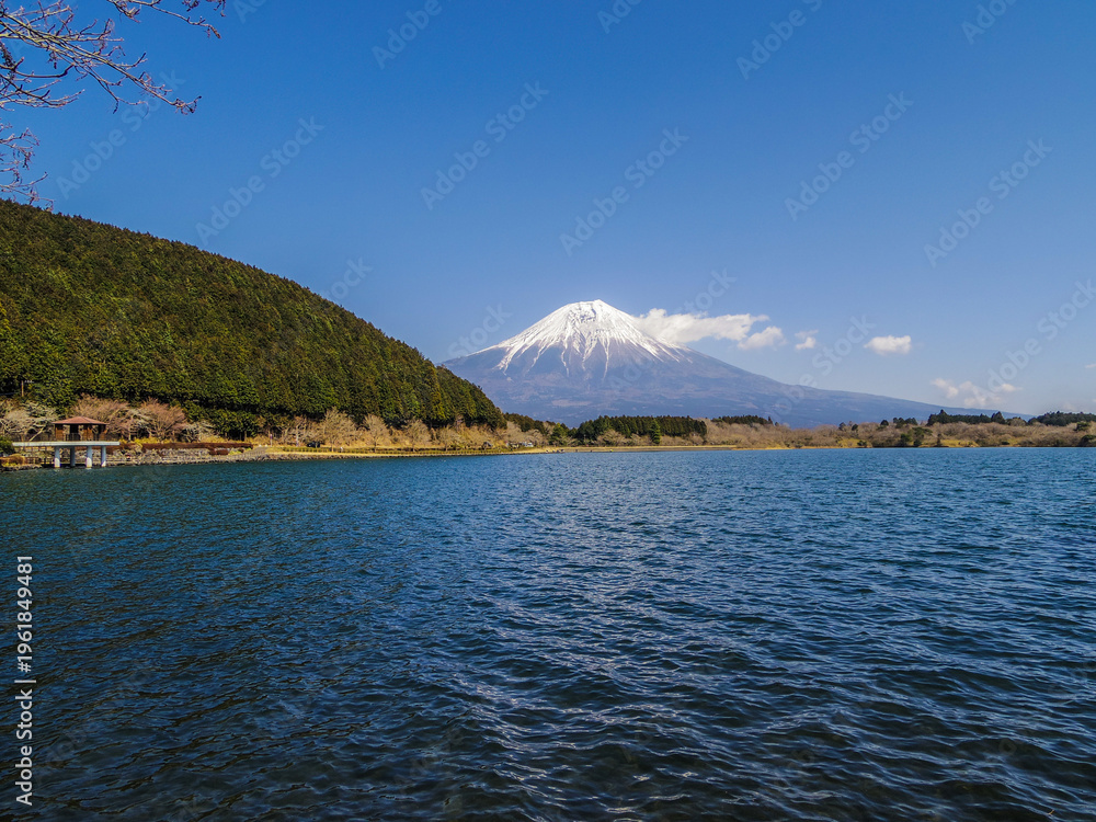 Obraz premium 【静岡県】富士宮市・田貫湖と富士山