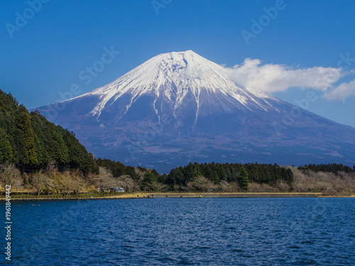 Wallpaper Mural 【静岡県】富士宮市・田貫湖と富士山 Torontodigital.ca