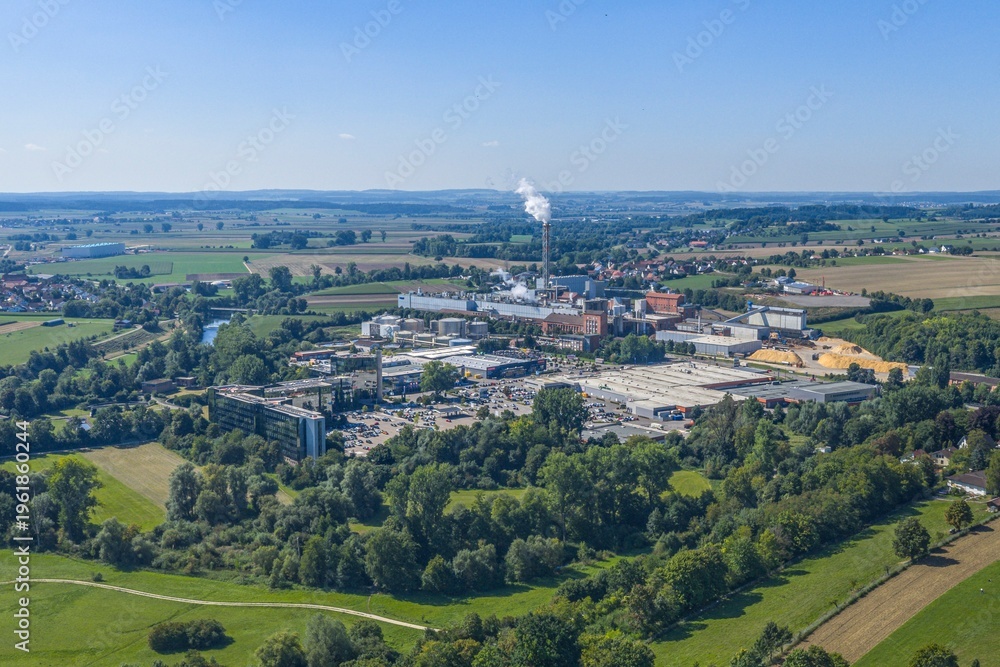 Fototapeta premium Blick ins Donautal bei Ehingen am südlichen Rand der Schwäbischen Alb im Sommer