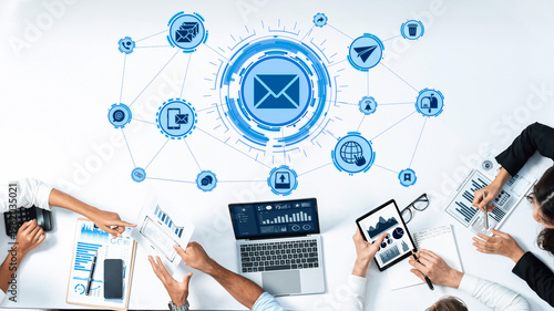 Foto Email icons show digital communication, email service, and inbox management