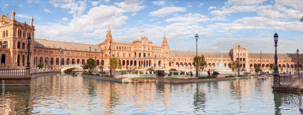 Obraz premium Panoramic view of the Plaza de España and its canal in Seville, Spain