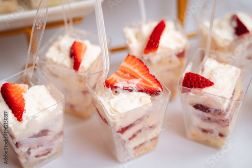 Fotografía Strawberry shortcake dessert shots with fresh fruit and whipped cream
