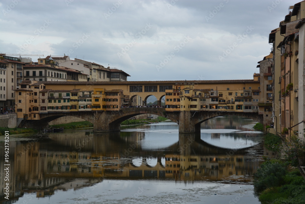 Fototapeta premium イタリア フィレンツェのヴェッキオ橋（ポンテ・ヴェッキオ）