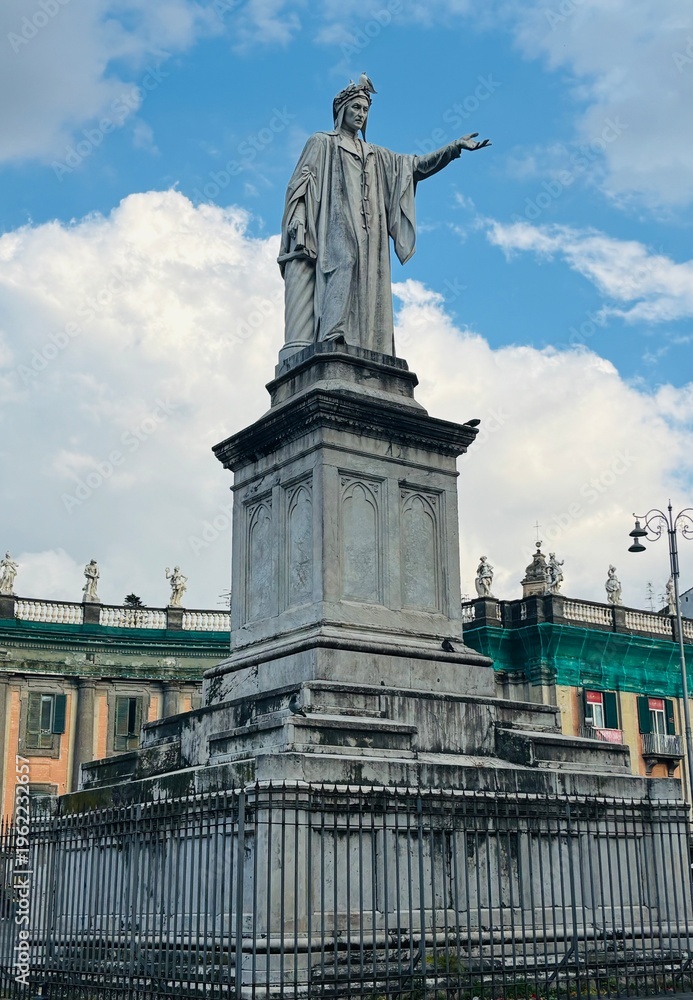 Fototapeta premium statue of Dante Alighieri 