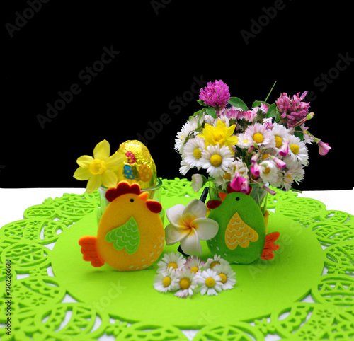 petite décoration pascale avec les fleures du printemps