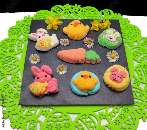 Présentation de petites guimauves en l honneur de Pâques