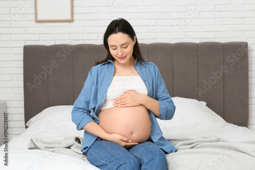 Beautiful young pregnant wo...