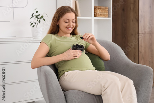 Young pregnant woman with d...