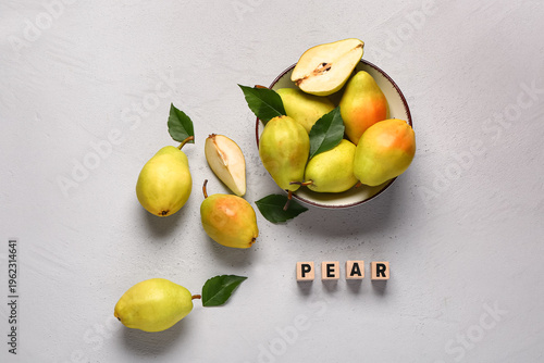 Word PEAR and bowl with fre...